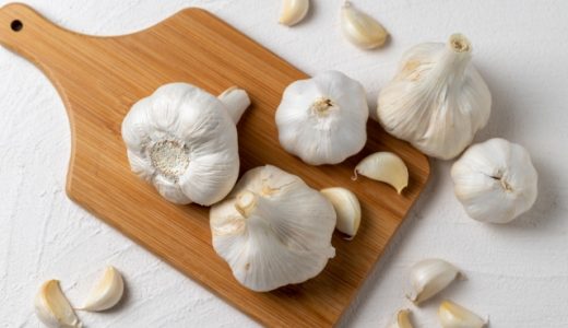 ニンニクの臭いを消す飲み物5選｜口臭の原因成分と対処法は?