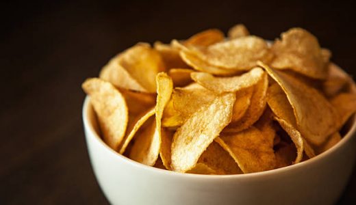 ポテチとせんべいどっちが太る?食べ過ぎると体に悪いのは?