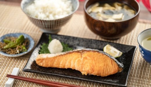 焼いた鮭の冷凍保存方法は？日持ちする？お弁当に入れたら腐る？