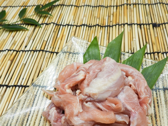 焼き鳥の部位、せせりはどこ?下ごしらえの方法は?値段は?食感は?食べ方は? | | お役立ち！季節の耳より情報局