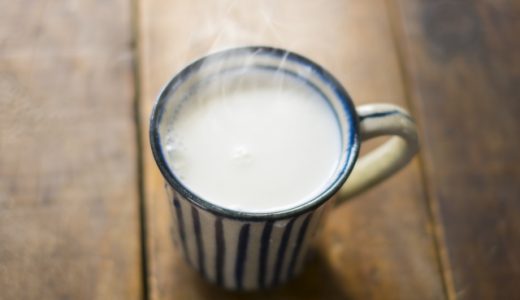ホットミルクはレンジで簡単、最適なタイミングは寝る前？朝もおすすめ