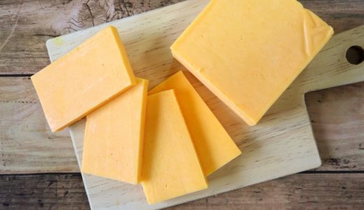 チーズでオレンジ色のものにカビが生えても食べられる?腐ると?